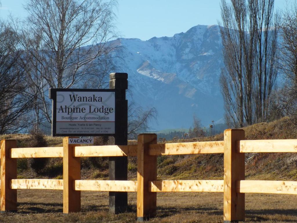 Wanaka Alpine Lodge ภายนอก รูปภาพ